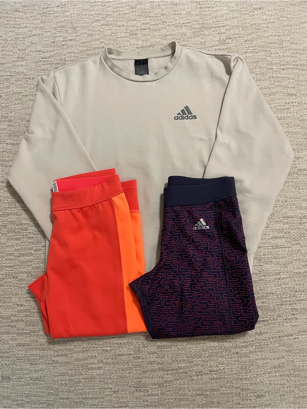Adidas Bunale - 2
Leggings (S) & Sweatshirt (M) - Picture 16 of 16